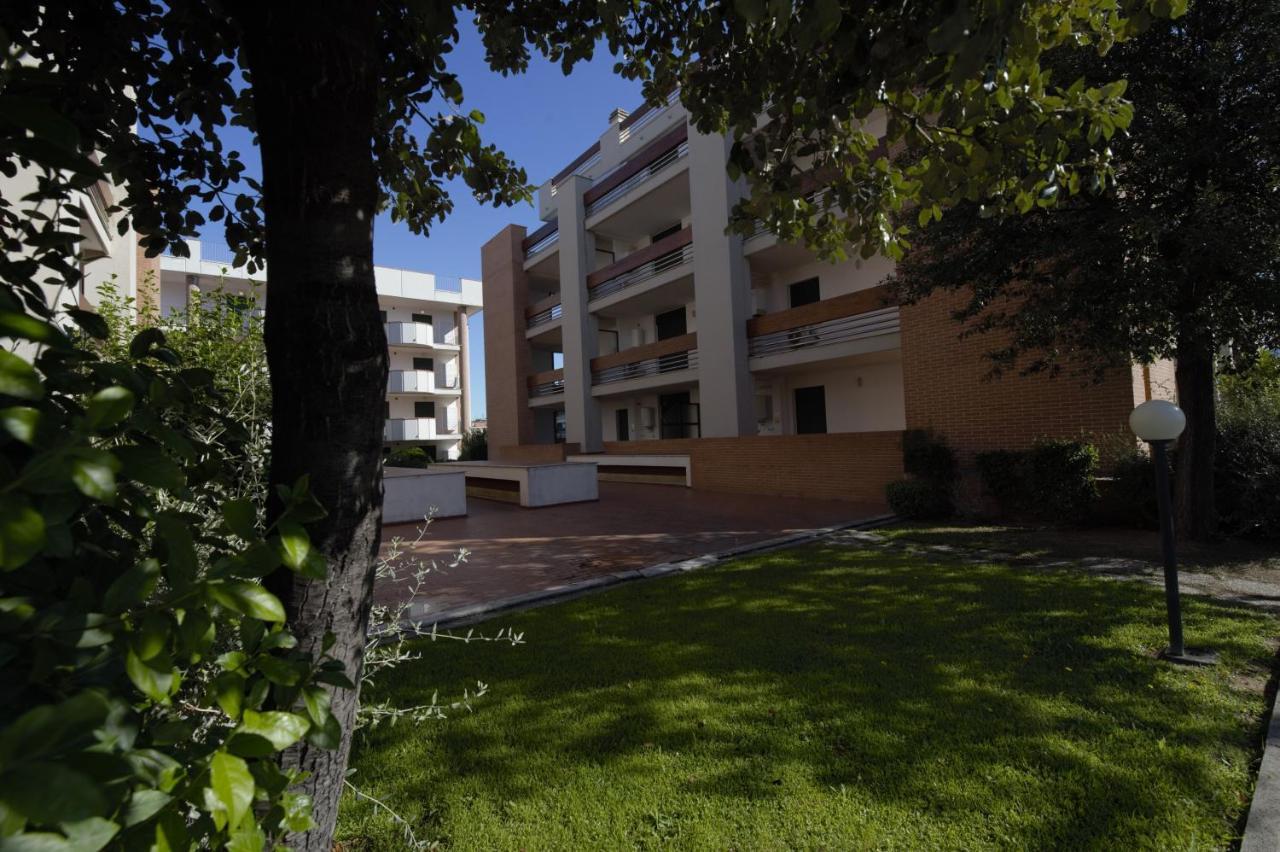 Апарт отель Le Residenze Di Santa Costanza - Mirto/Corbezzolo Сан-Винченцо Экстерьер фото