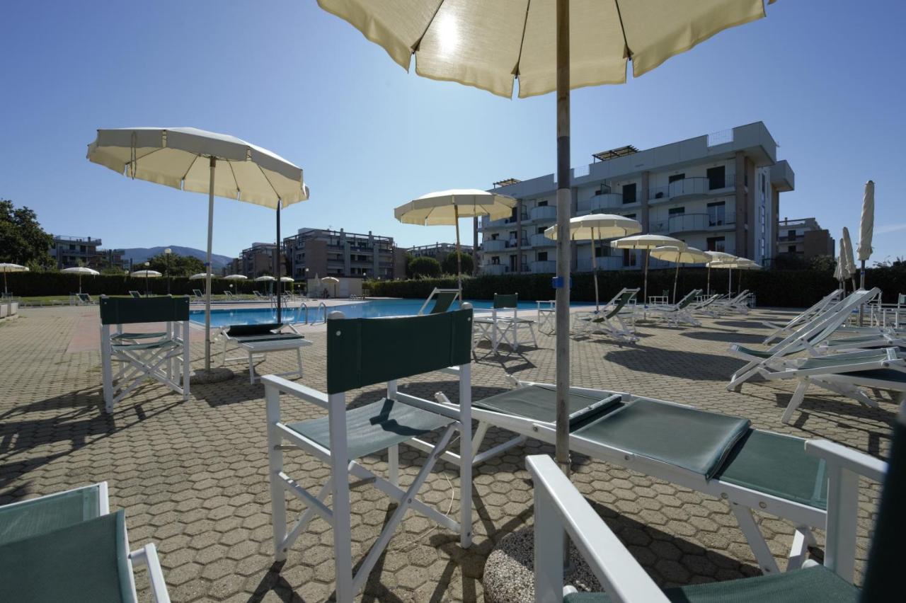 Апарт отель Le Residenze Di Santa Costanza - Mirto/Corbezzolo Сан-Винченцо Экстерьер фото